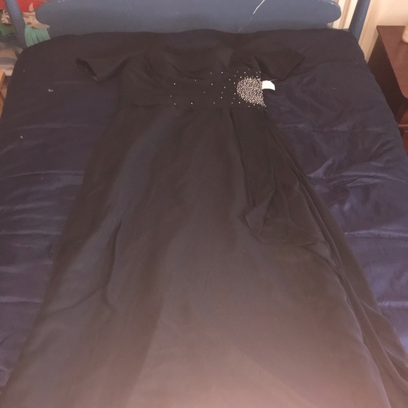 NWT Gorgeous Size16 Formal Blck Gown W/Bead Detail - Picture 2 of 7